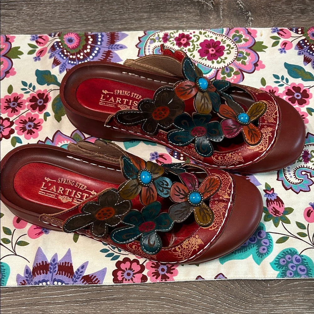 L'ATISTE Women's Floral Sandal - Red and Brown